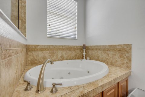 House in STONEYBROOK HILLS in Mount Dora, Florida 3 bedrooms, 147.53 sq.m. № 1801500 - photo 30