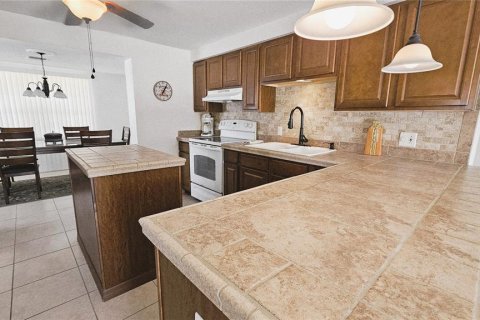 House in Englewood, Florida 2 bedrooms, 88.91 sq.m. № 2219022 - photo 12