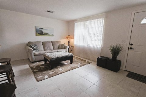 House in Englewood, Florida 2 bedrooms, 88.91 sq.m. № 2219022 - photo 2