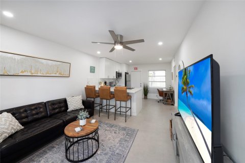 Villa ou maison à louer à Fort Lauderdale, Floride: 1 chambre, 240.15 m2 № 1182096 - photo 1
