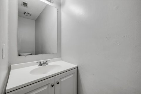 Townhouse in Port Orange, Florida 2 bedrooms, 108.14 sq.m. № 1657256 - photo 5