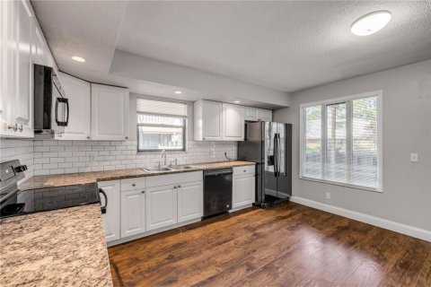 Townhouse in Port Orange, Florida 2 bedrooms, 108.14 sq.m. № 1657256 - photo 10