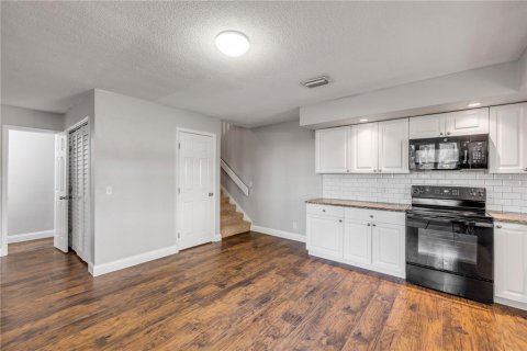 Townhouse in Port Orange, Florida 2 bedrooms, 108.14 sq.m. № 1657256 - photo 8