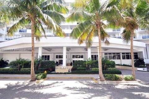 Condo in Miami Beach, Florida, 1 bedroom  № 2038937 - photo 7