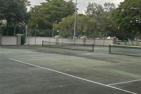 Condo in Sunrise, Florida, 3 bedrooms № 1957137 - photo 19