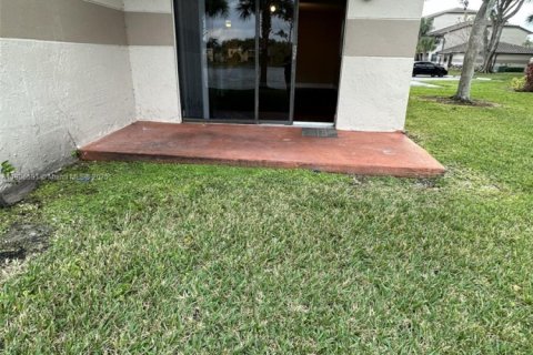 Condo in Sunrise, Florida, 3 bedrooms № 1957137 - photo 18