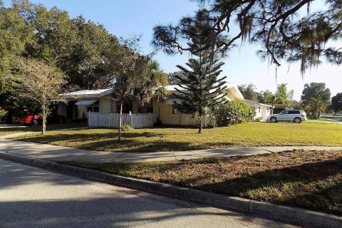 House in Sarasota, Florida 4 bedrooms, 195.09 sq.m. № 2329191