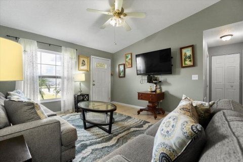 Casa en venta en Kissimmee, Florida, 4 dormitorios, 130.99 m2 № 1782929 - foto 4