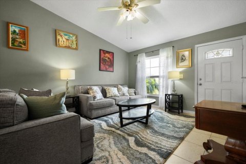 Casa en venta en Kissimmee, Florida, 4 dormitorios, 130.99 m2 № 1782929 - foto 3