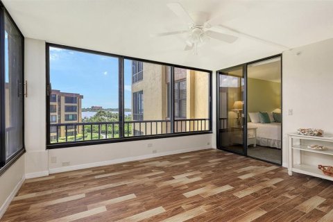 Condo in Sarasota, Florida, 2 bedrooms  № 1876129 - photo 15