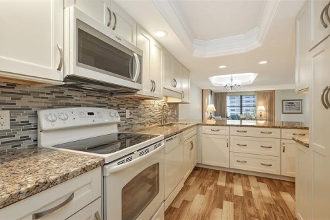 Condo in Sarasota, Florida, 2 bedrooms  № 1876129 - photo 9