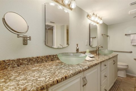 Condo in Sarasota, Florida, 2 bedrooms  № 1876129 - photo 25