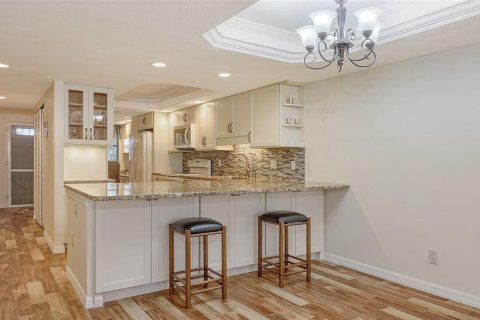 Condo in Sarasota, Florida, 2 bedrooms  № 1876129 - photo 11
