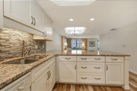 Condo in Sarasota, Florida, 2 bedrooms  № 1876129 - photo 8