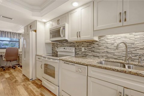 Condo in Sarasota, Florida, 2 bedrooms  № 1876129 - photo 7
