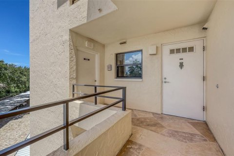 Condo in Sarasota, Florida, 2 bedrooms  № 1876129 - photo 3