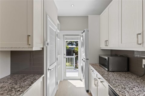 Купить виллу или дом в Майами, Флорида 3 спальни, 124.02м2, № 2044794 - фото 12