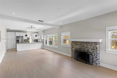 Дом в Майами, Флорида 3 спальни, 124.02м2 № 2044794