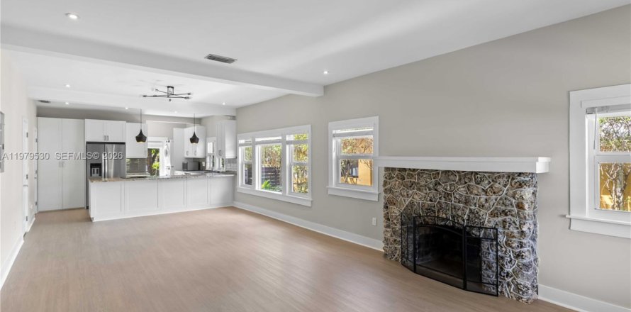 Дом в Майами, Флорида 3 спальни, 124.02м2 № 2044794