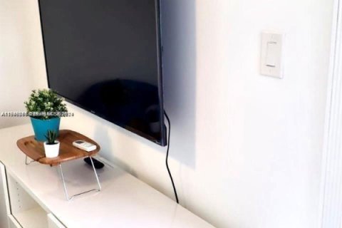 Снять в аренду коммерческую недвижимость в Халландейл-Бич, Флорида 107.77м2, № 2005128 - фото 3