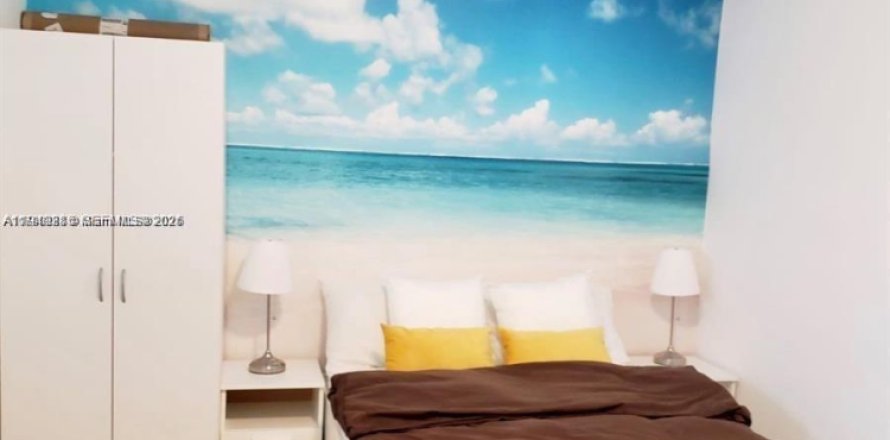 Коммерческая недвижимость в Халландейл-Бич, Флорида 107.77м2 № 2005128