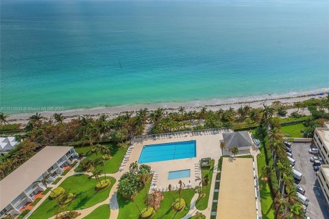 Снять в аренду кондоминиум в Ки-Бискейн, Флорида 3 спальни, 289.86м2, № 1977957 - фото 1