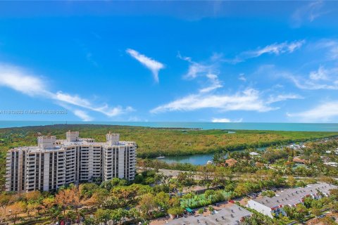 Снять в аренду кондоминиум в Ки-Бискейн, Флорида 3 спальни, 289.86м2, № 1977957 - фото 24