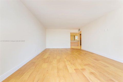 Снять в аренду кондоминиум в Ки-Бискейн, Флорида 3 спальни, 289.86м2, № 1977957 - фото 19