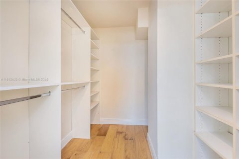 Снять в аренду кондоминиум в Ки-Бискейн, Флорида 3 спальни, 289.86м2, № 1977957 - фото 13