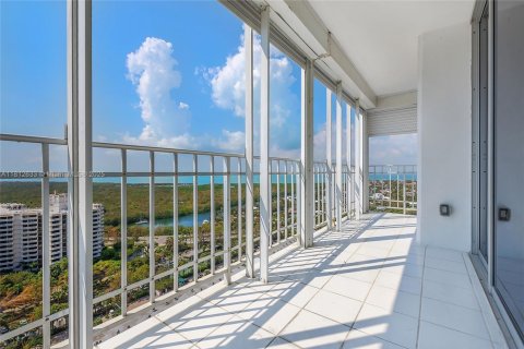 Снять в аренду кондоминиум в Ки-Бискейн, Флорида 3 спальни, 289.86м2, № 1977957 - фото 9