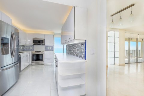 Снять в аренду кондоминиум в Ки-Бискейн, Флорида 3 спальни, 289.86м2, № 1977957 - фото 5