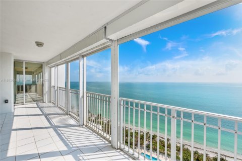 Снять в аренду кондоминиум в Ки-Бискейн, Флорида 3 спальни, 289.86м2, № 1977957 - фото 11