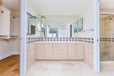 Снять в аренду кондоминиум в Ки-Бискейн, Флорида 3 спальни, 289.86м2, № 1977957 - фото 14