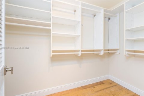 Снять в аренду кондоминиум в Ки-Бискейн, Флорида 3 спальни, 289.86м2, № 1977957 - фото 17