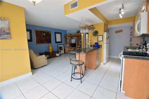 Copropriété à louer à Miami, Floride: 2 chambres, 77.85 m2 № 2020703 - photo 5