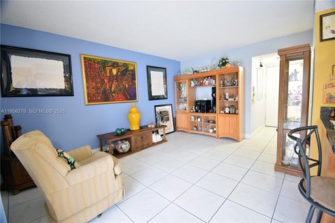Copropriété à louer à Miami, Floride: 2 chambres, 77.85 m2 № 2020703 - photo 3
