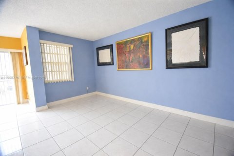 Copropriété à louer à Miami, Floride: 2 chambres, 77.85 m2 № 2020703 - photo 4