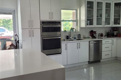 House in Homestead, Florida 4 bedrooms, 206.43 sq.m. № 1872198 - photo 9