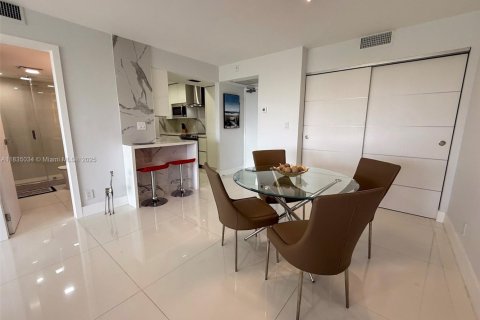 Copropriété à vendre à Aventura, Floride: 2 chambres, 107.49 m2 № 1934993 - photo 2