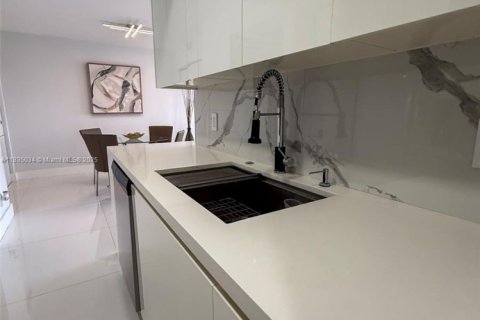 Copropriété à vendre à Aventura, Floride: 2 chambres, 107.49 m2 № 1934993 - photo 10