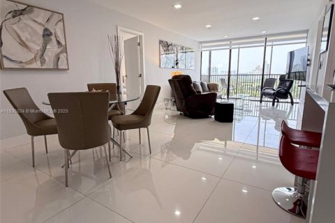 Copropriété à vendre à Aventura, Floride: 2 chambres, 107.49 m2 № 1934993 - photo 6