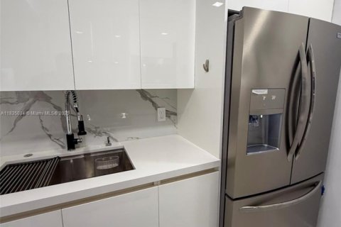 Copropriété à vendre à Aventura, Floride: 2 chambres, 107.49 m2 № 1934993 - photo 11