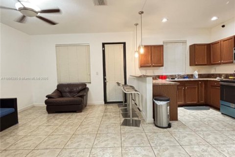 Touwnhouse à louer à Miami, Floride: 3 chambres, 143.91 m2 № 1897481 - photo 3