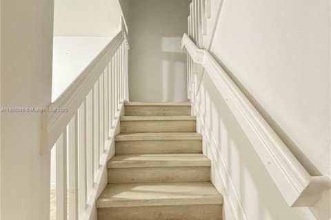 Touwnhouse à louer à Miami, Floride: 3 chambres, 143.91 m2 № 1897481 - photo 9