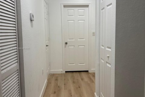 Touwnhouse à louer à Miami, Floride: 3 chambres, 143.91 m2 № 1897481 - photo 7