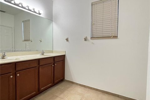 Touwnhouse à louer à Miami, Floride: 3 chambres, 143.91 m2 № 1897481 - photo 5