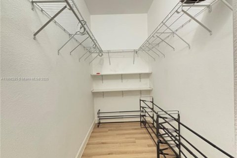 Touwnhouse à louer à Miami, Floride: 3 chambres, 143.91 m2 № 1897481 - photo 6