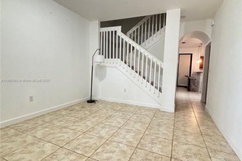 Touwnhouse à louer à Miami, Floride: 3 chambres, 143.91 m2 № 1897481 - photo 2