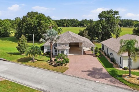 House in Polk City, Florida 3 bedrooms, 140.65 sq.m. № 2341562 - photo 2