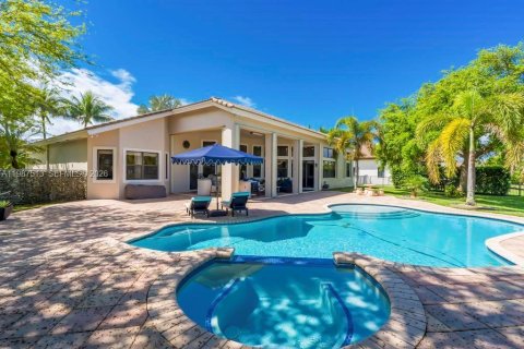 Casa en venta en Davie, Florida, 6 dormitorios, 408.31 m2 № 2055983 - foto 2